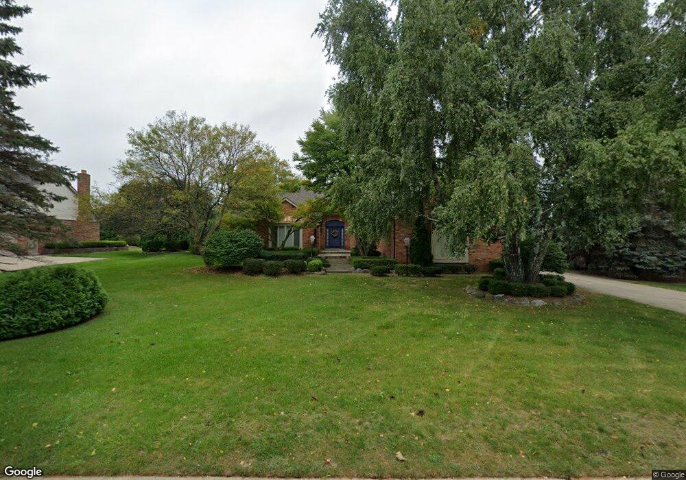 3568 Wedgewood Dr, Rochester Hills, MI 48306 - photo 1