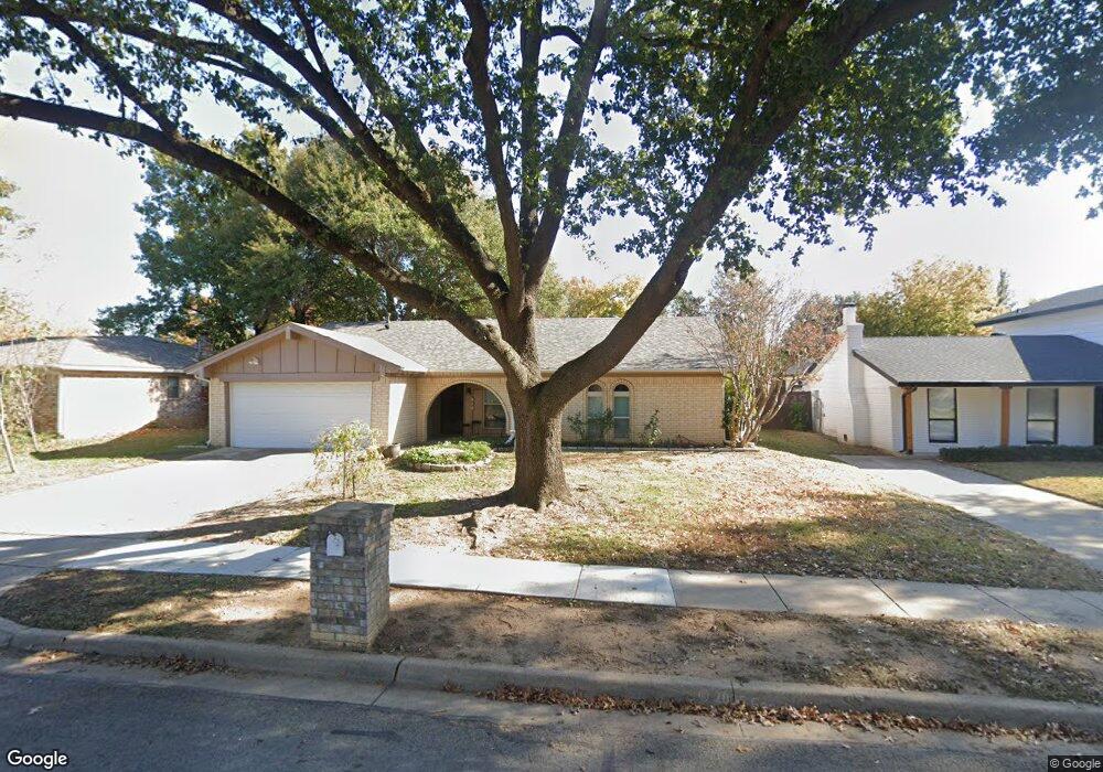 932 Columbus Ct, Bedford, TX 76022 - photo 1