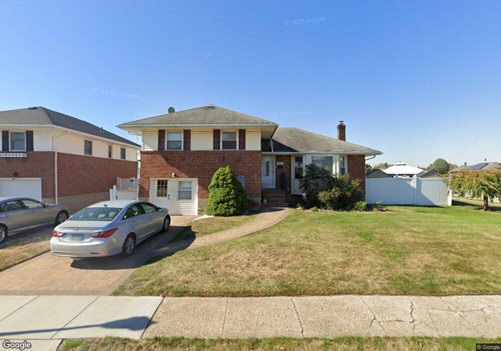 3924 Berger Ave, Bethpage, NY 11714 - photo 1