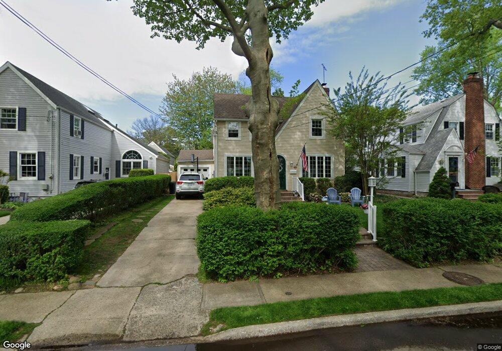 31 Elton Rd, Garden City, NY 11530 - photo 1