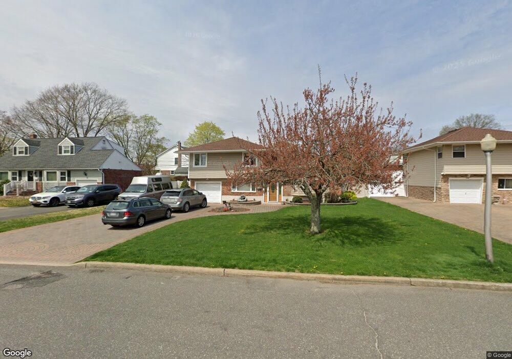 28 Ruth Blvd, ComMacK, NY 11725 - photo 1