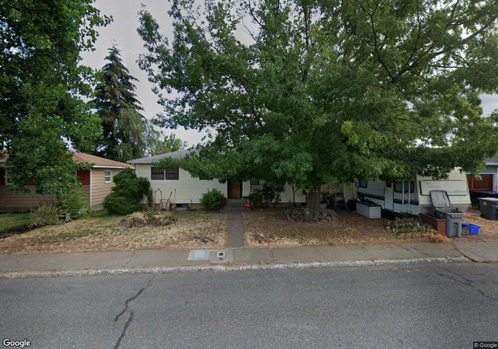 735 E 19th St, the Dalles, OR 97058 - photo 1