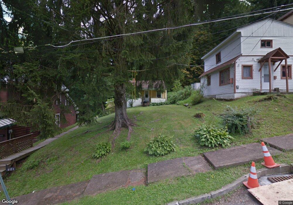 621 10th St, Franklin, PA 16323 - photo 1