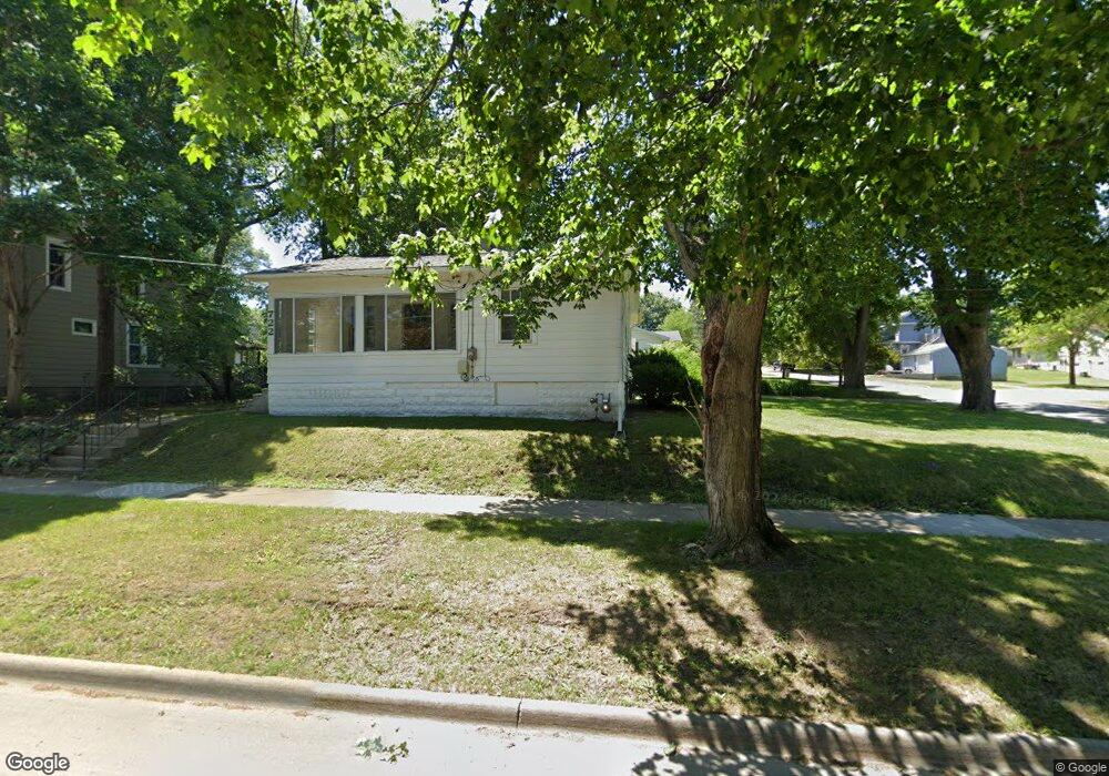 722 W 10th St, Cedar Falls, IA 50613 - photo 1