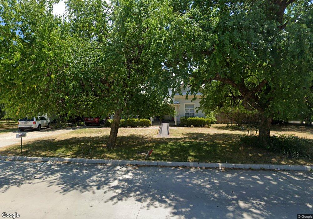 1420 E Broadway St, Gainesville, TX 76240 - photo 1