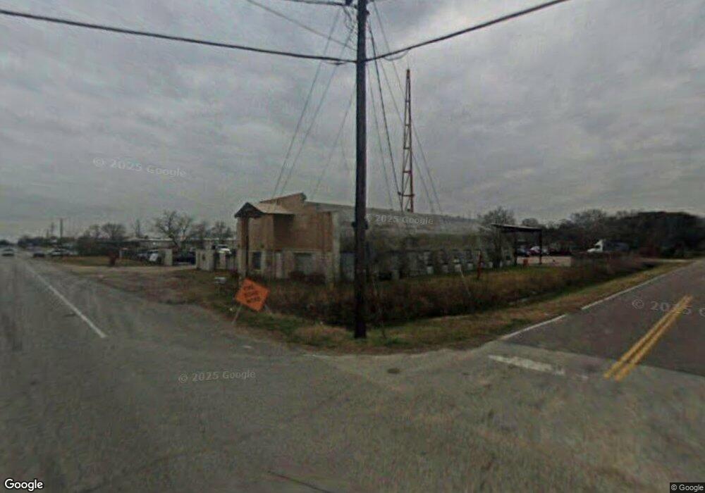 600 W Paul St, Alvin, TX 77511 - photo 1