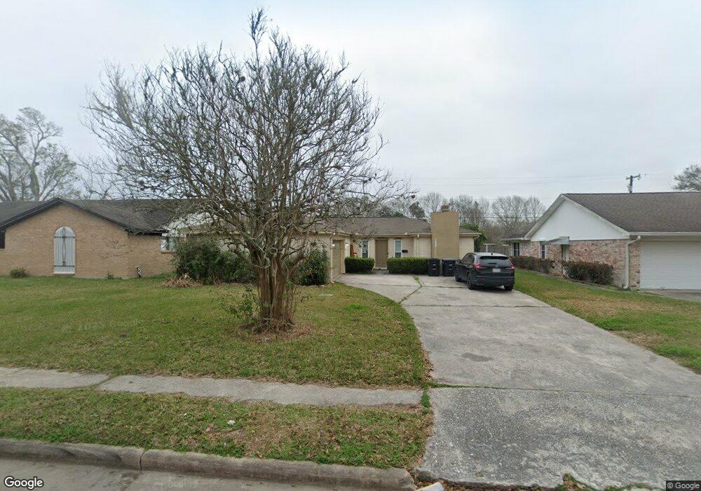 1305 Bayou Dr, Alvin, TX 77511 - photo 1