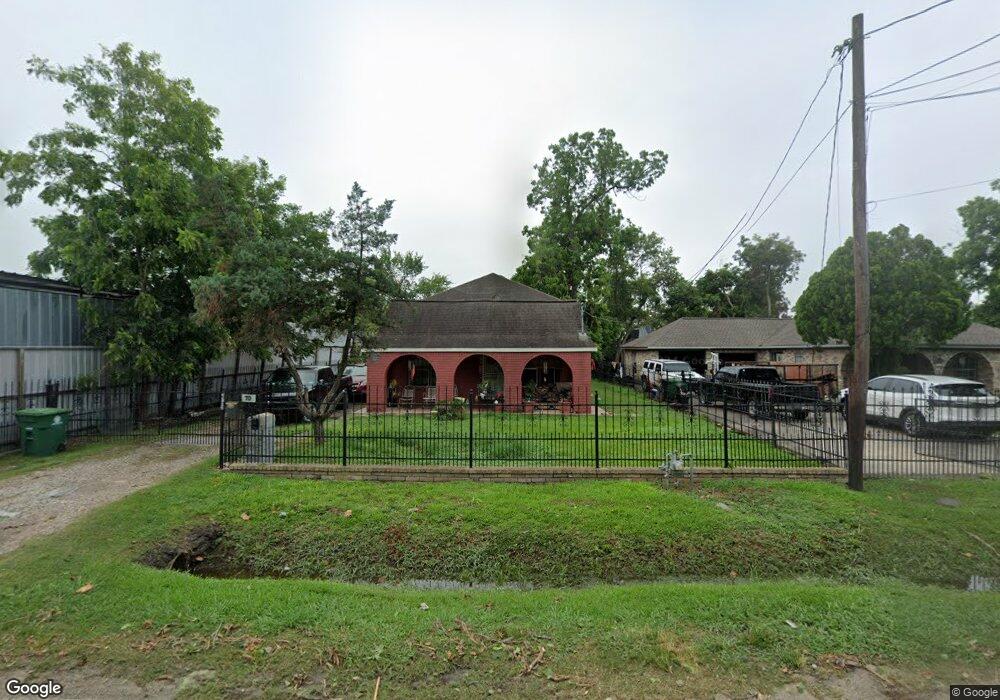 2702 Melbourne St, Houston, TX 77026 - photo 1