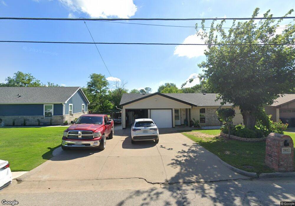 202 Glen Rose Ave, Cleburne, TX 76033 - photo 1