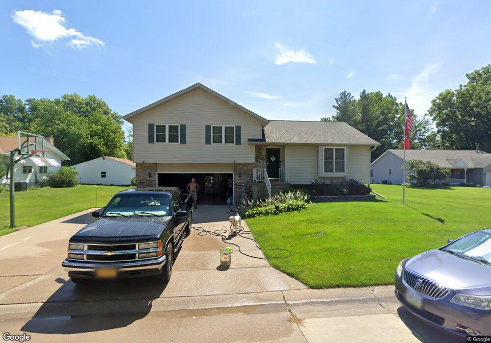 1523 N Pine St, Davenport, IA 52804 - photo 1