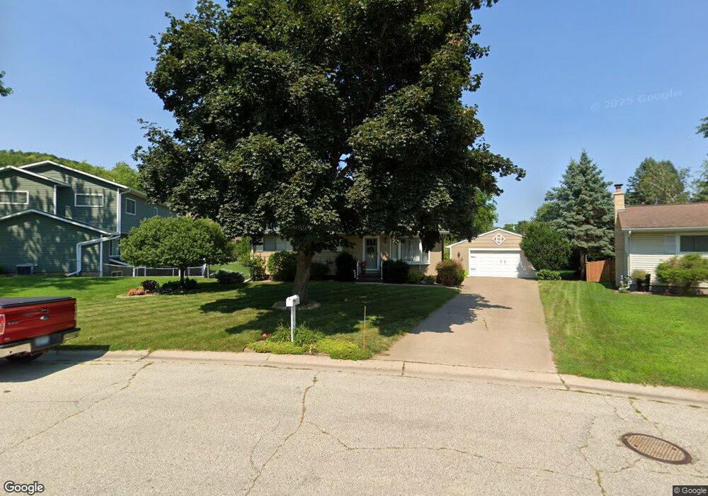 805 Willow St, La Crescent, MN 55947 - photo 1