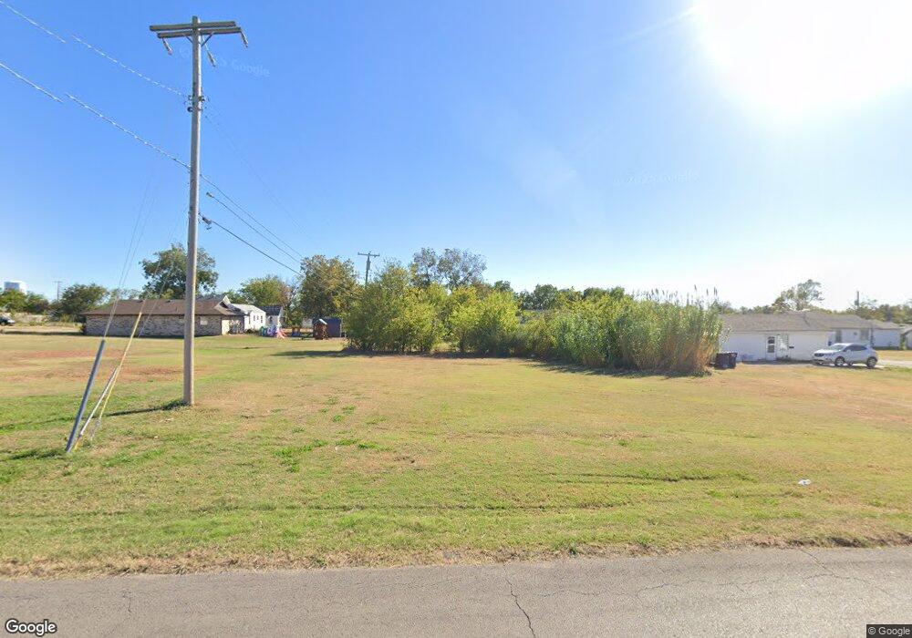 621 W Midland St, Shawnee, OK 74804 - photo 1