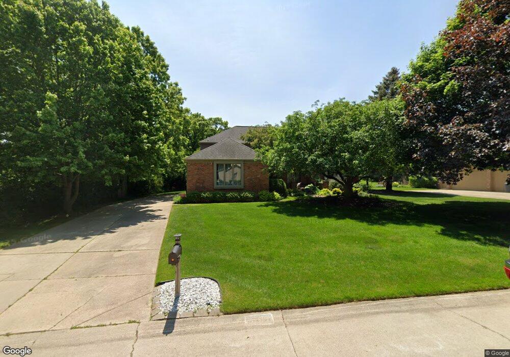 3401 Wedgewood Dr, Rochester Hills, MI 48306 - photo 1