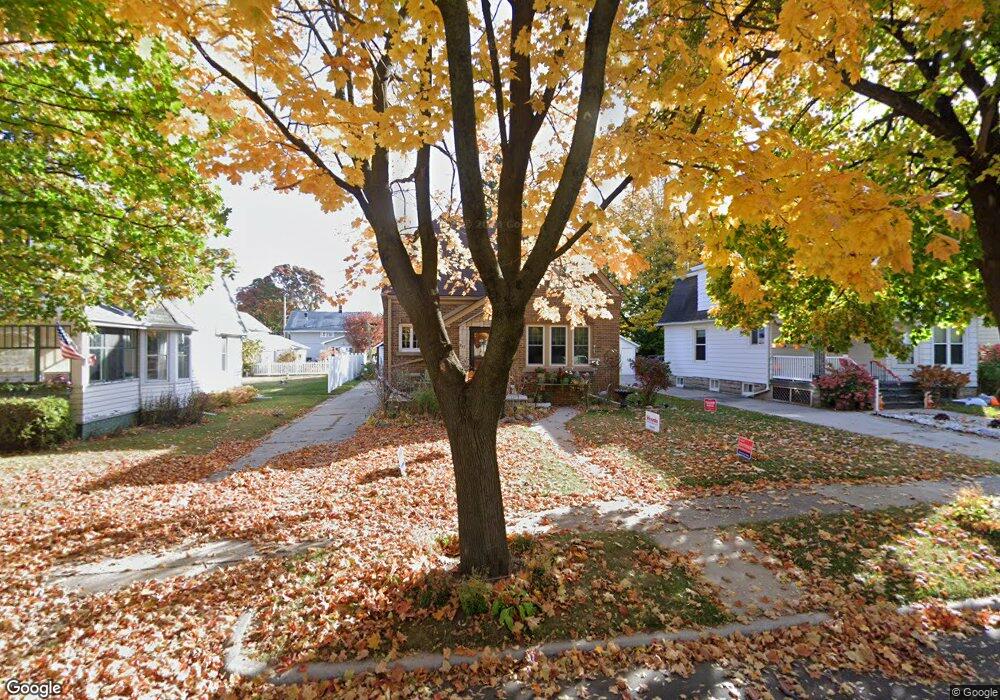 917 N 10th St, Manitowoc, WI 54220 - photo 1