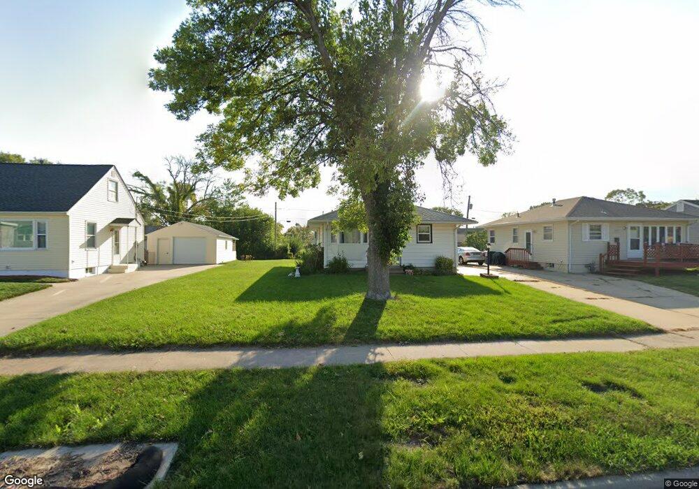 1437 11th St NW, Cedar Rapids, IA 52405 - photo 1
