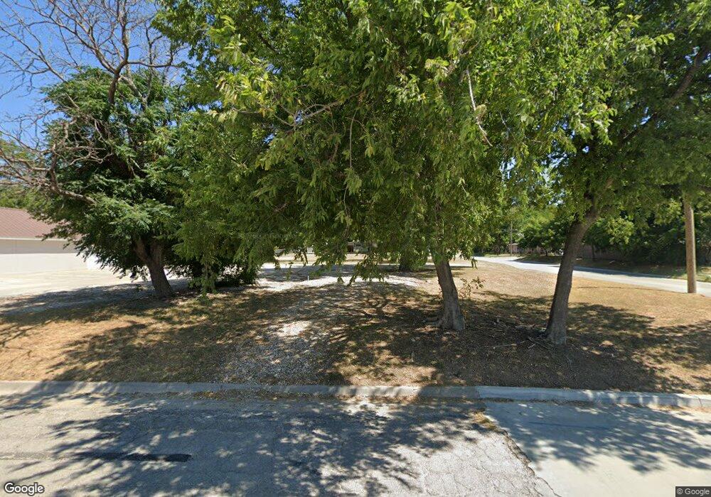 719 Bird St, Gainesville, TX 76240 - photo 1