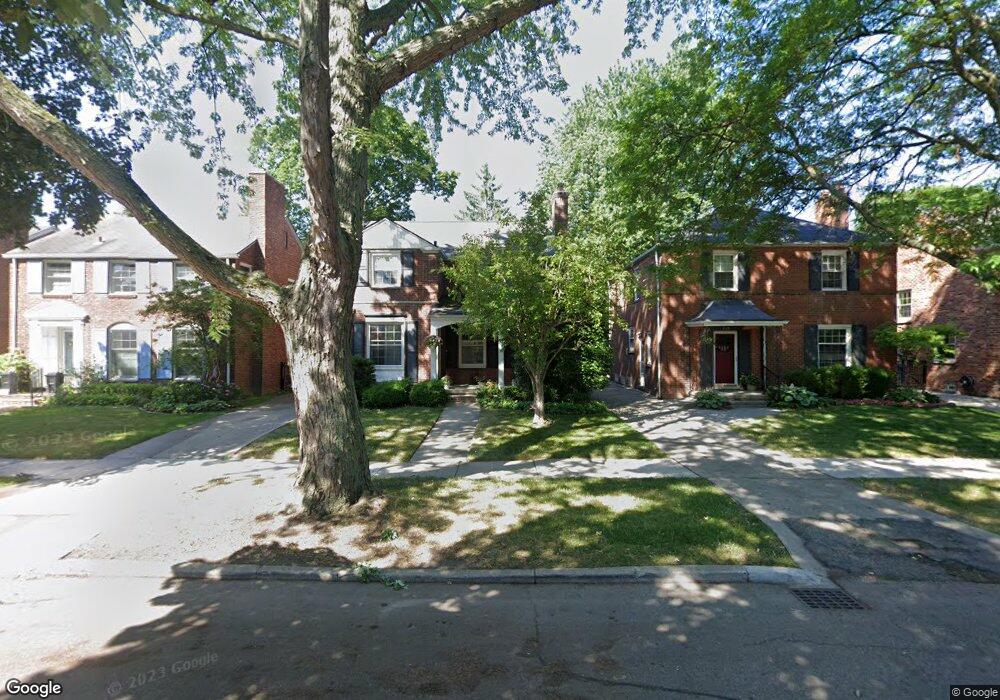 213 Mckinley Ave, Grosse Pointe Farms, MI 48236 - photo 1