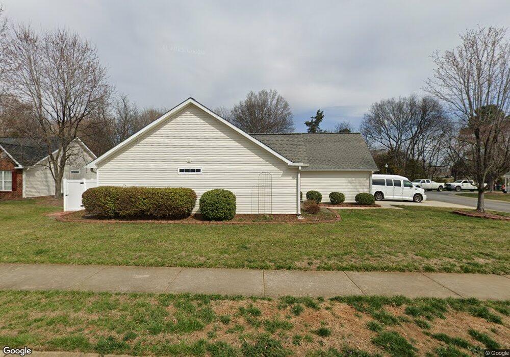 2998 Wyngrove Cir, Winston Salem, NC 27103 - photo 1