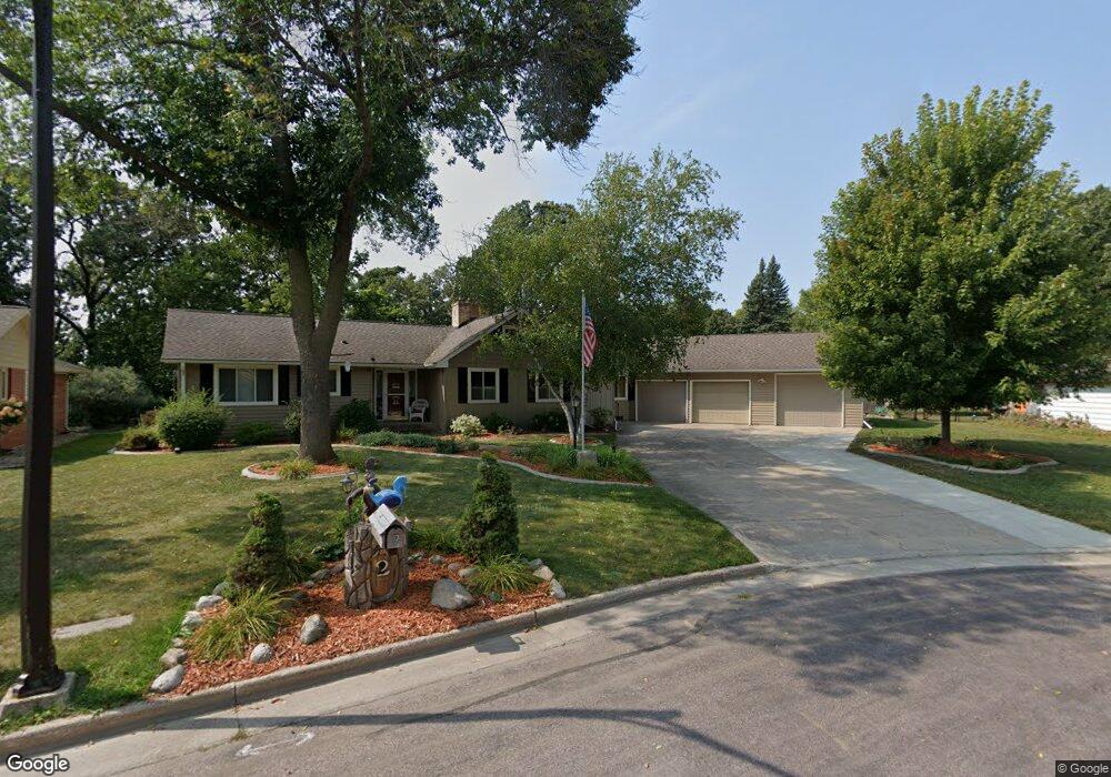 2 Indian Point Dr, New Ulm, MN 56073 - photo 1