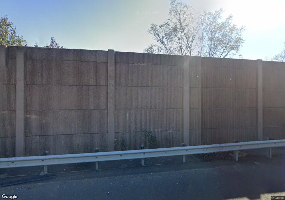 711 Cricket Ln, Woodbridge, NJ 07095 - photo 1