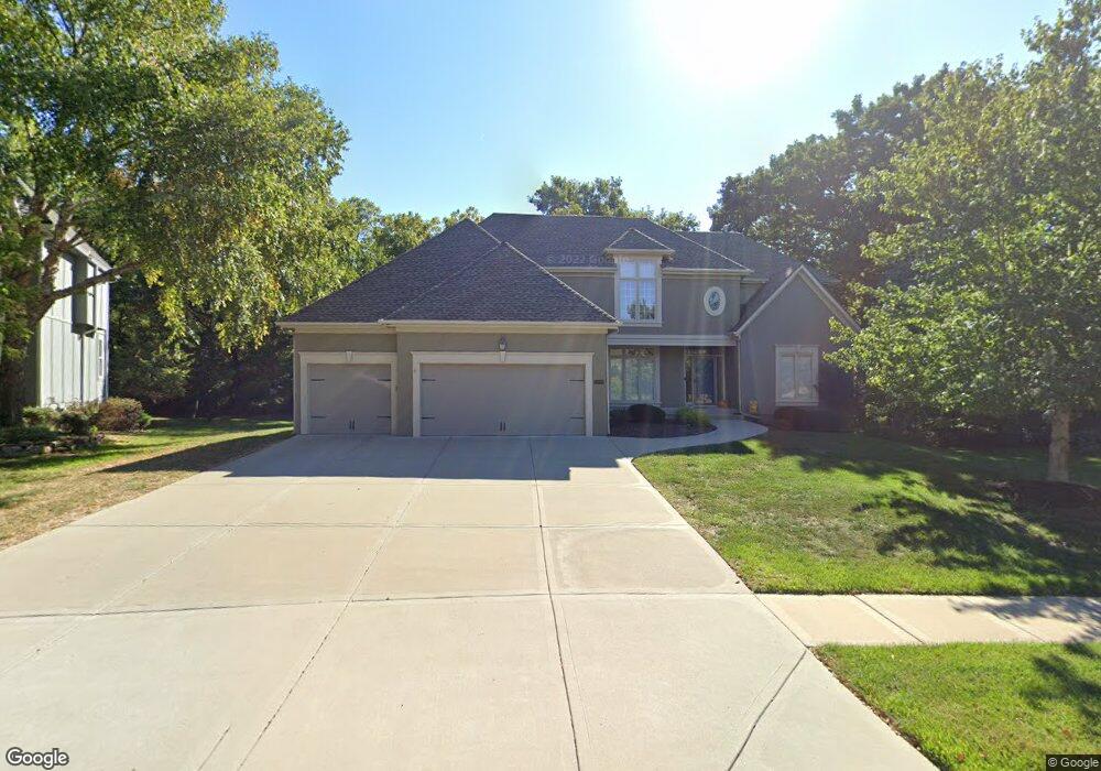 7119 Oakview St, Shawnee, KS 66216 - photo 1