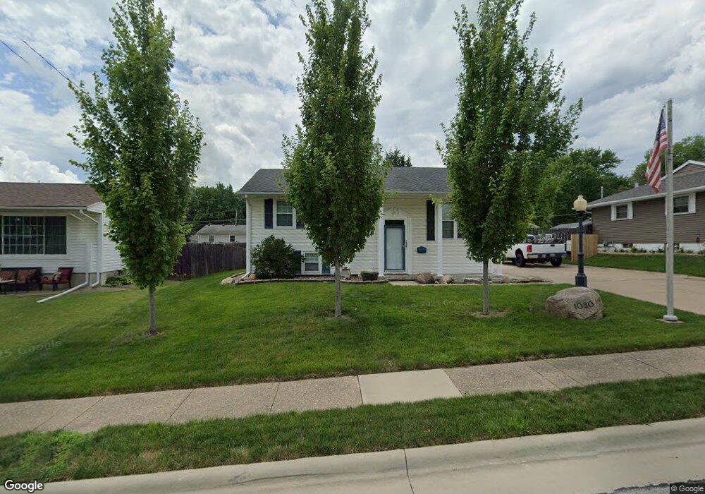 1030 N Elmwood Ave, Davenport, IA 52804 - photo 1
