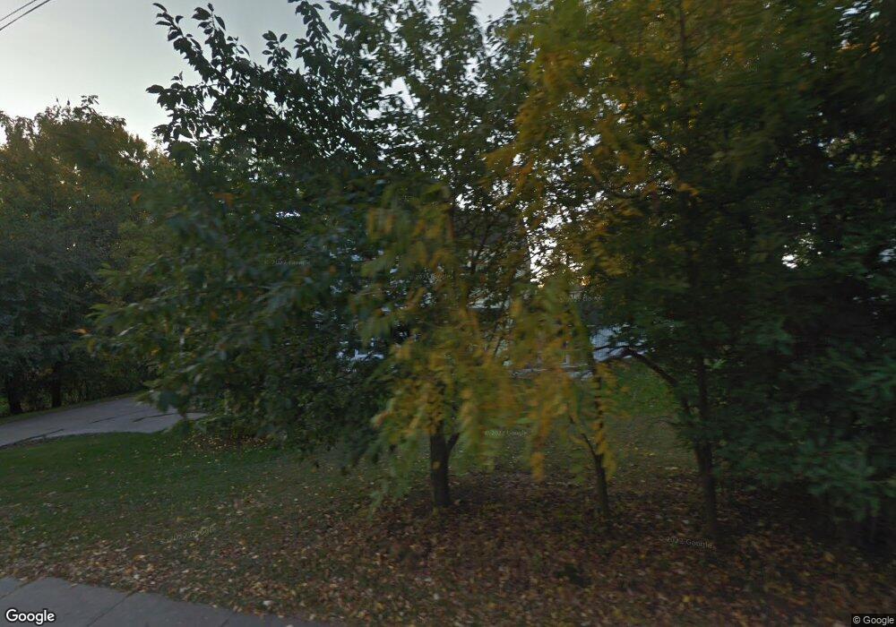 1025 E Locust St, Davenport, IA 52803 - photo 1