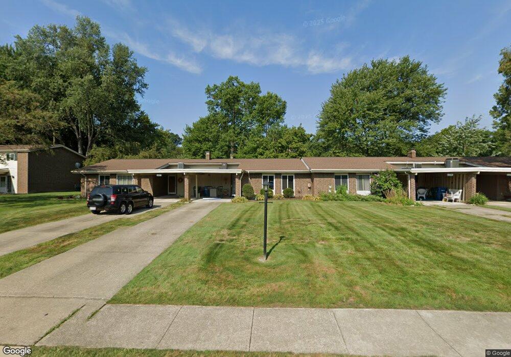 9376 Fernwood Dr unit 9376, Olmsted Falls, OH 44138 - photo 1