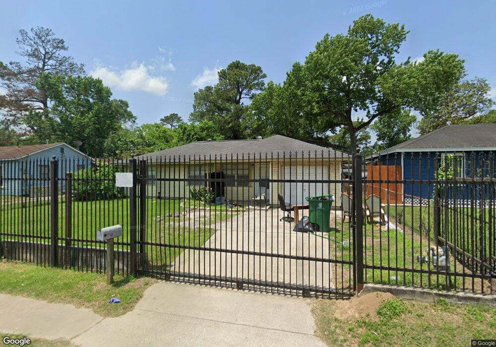 9015 Lockwood Dr, Houston, TX 77016 - photo 1