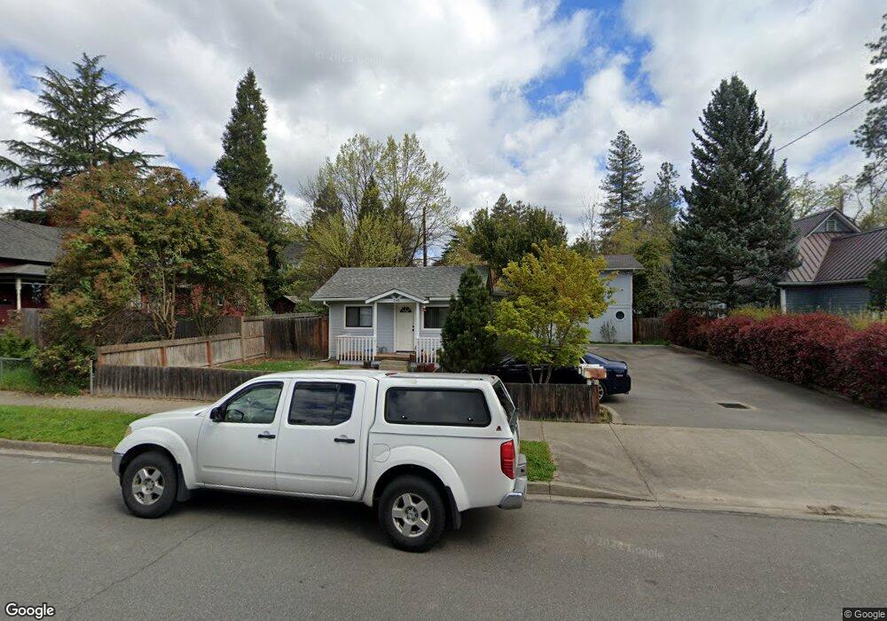 540 NW C St, Grants Pass, OR 97526 - photo 1