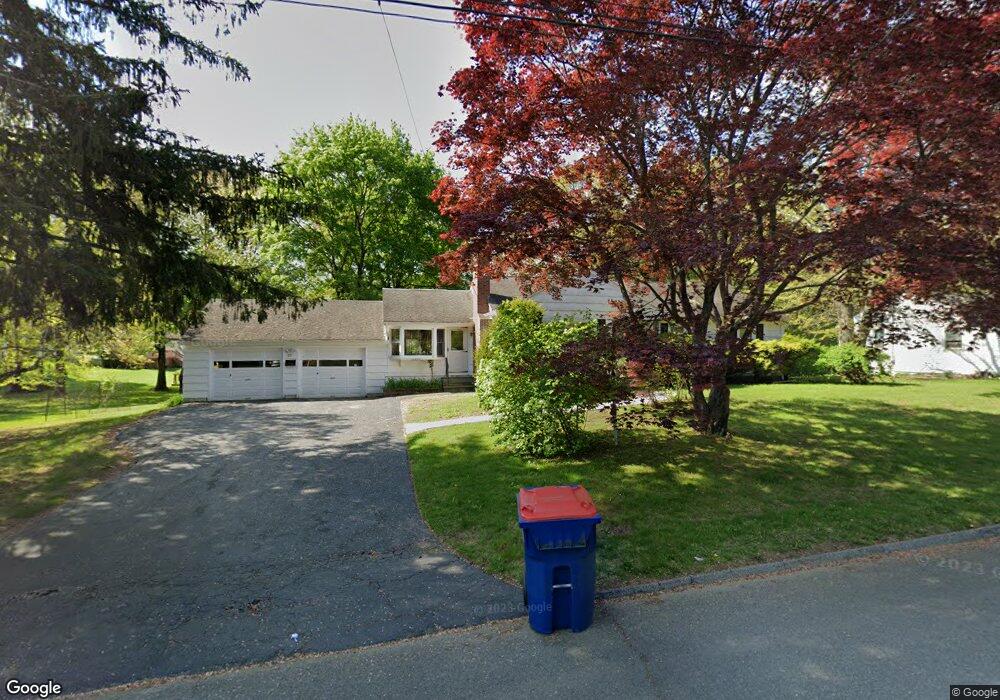 27 Meadow Rd, Trumbull, CT 06611 - photo 1