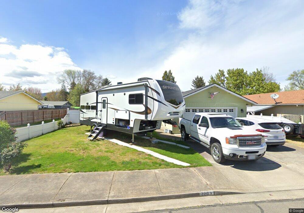 320 Joseph St, Central Point, OR 97502 - photo 1