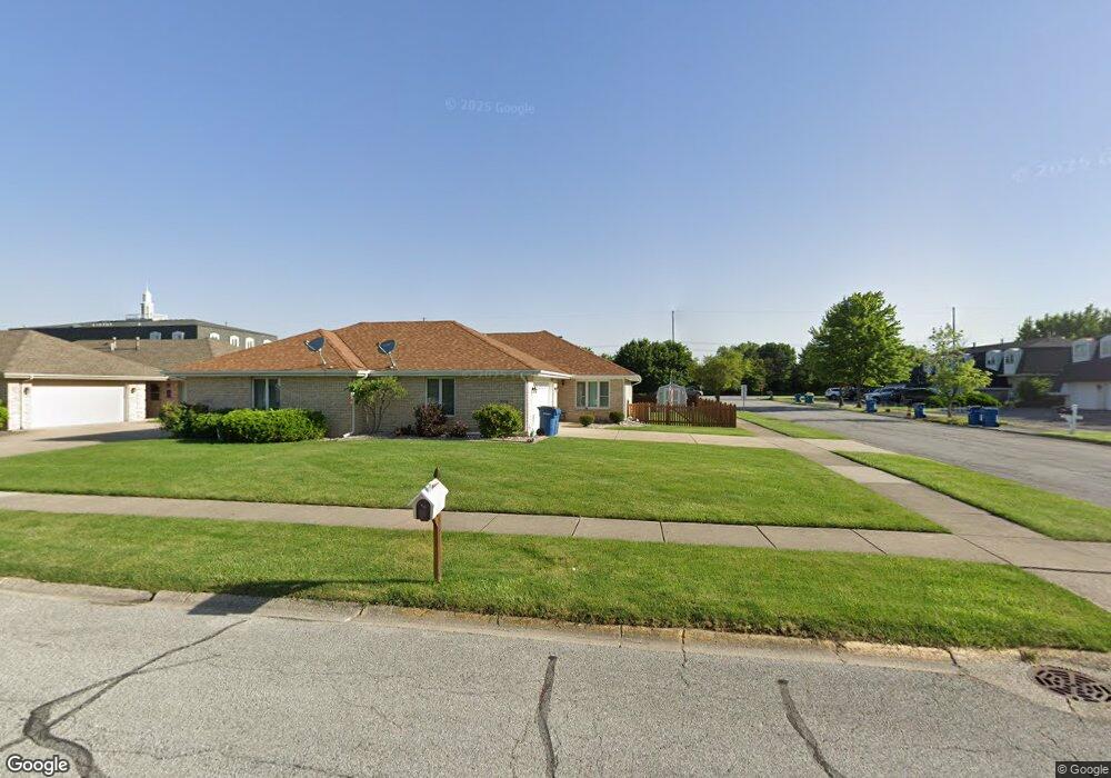 1018 Ivanhoe Ln, Dyer, IN 46311 - photo 1