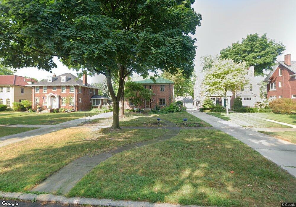 1369 Three Mile Dr, Grosse Pointe Park, MI 48230 - photo 1