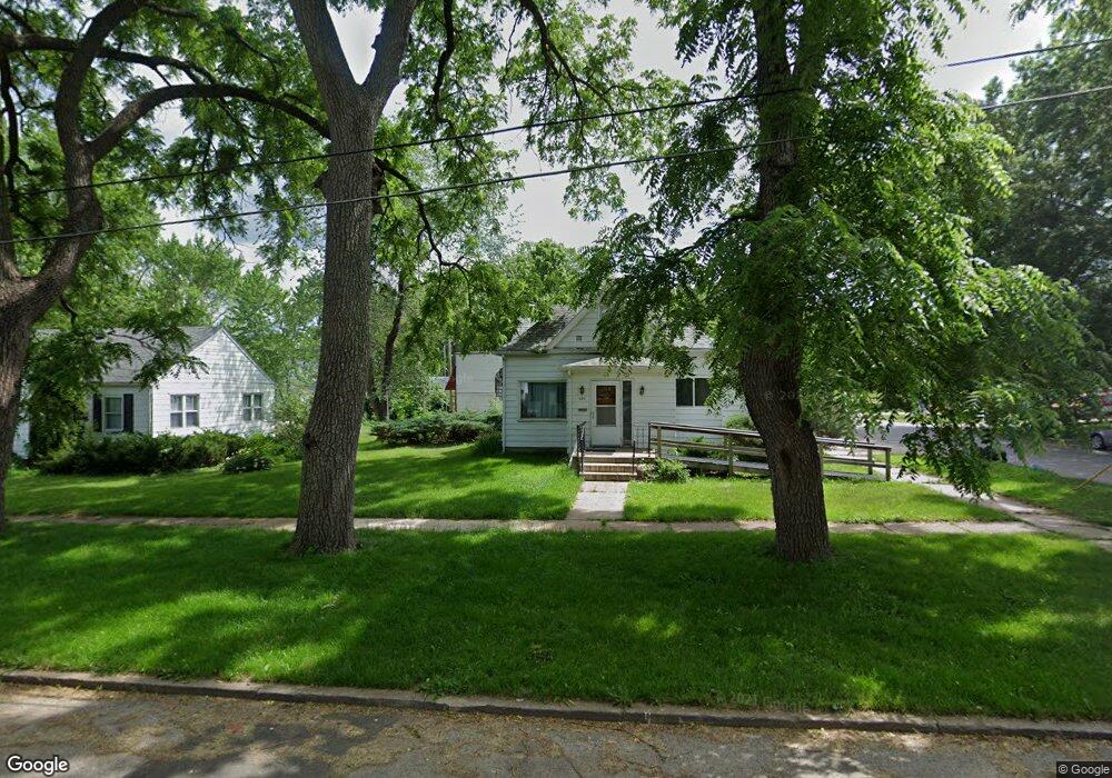 924 W 3rd St, Cedar Falls, IA 50613 - photo 1
