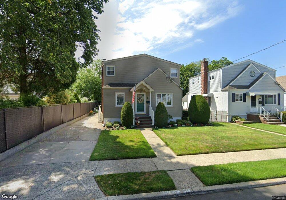 711 Rose St, Franklin Square, NY 11010 - photo 1