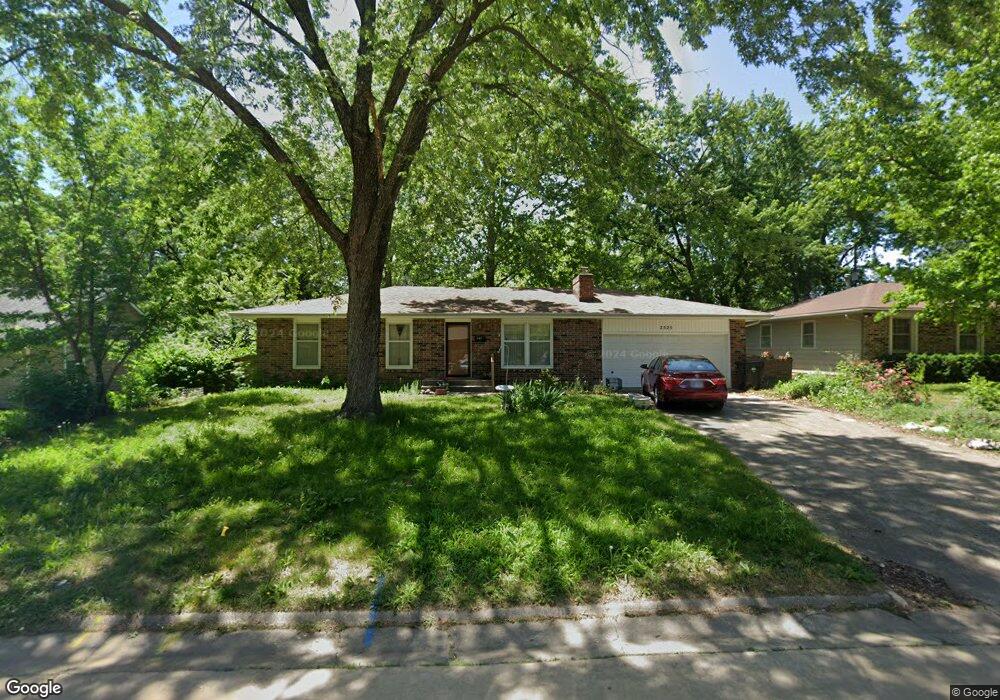 2525 SW Shunga Dr, Topeka, KS 66611 - photo 1