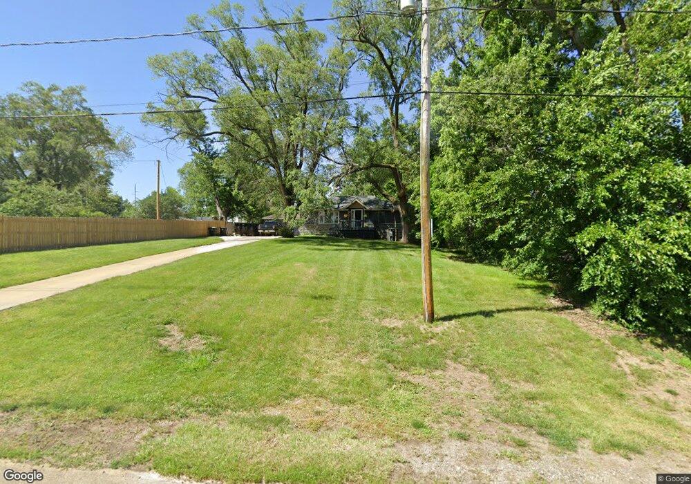 1670 E Leach Ave, Des Moines, IA 50320 - photo 1