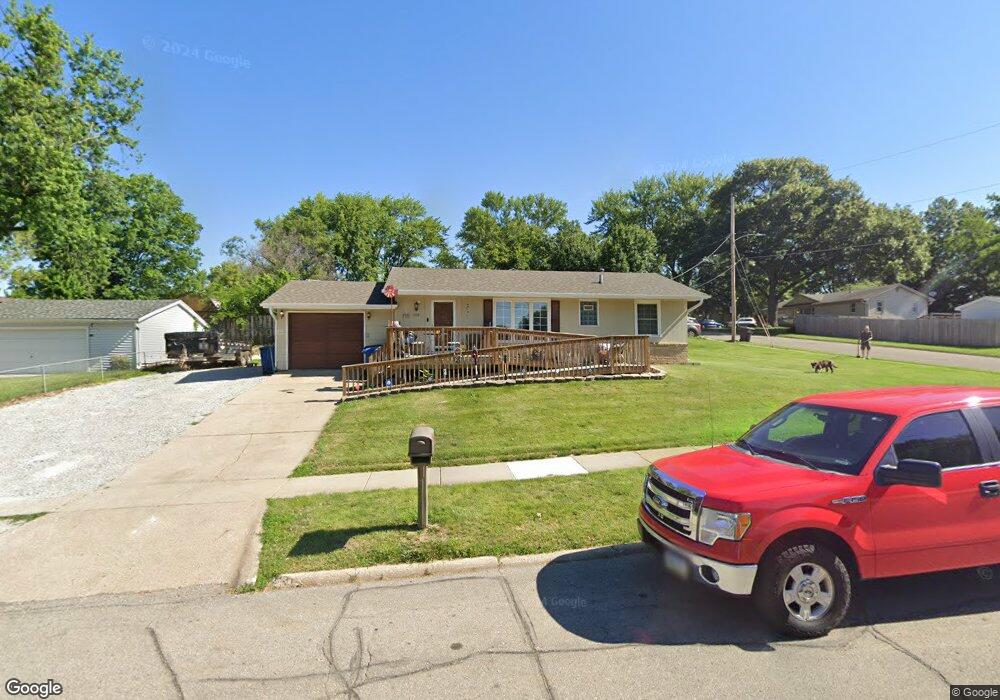1118 E Philip St, Des Moines, IA 50315 - photo 1