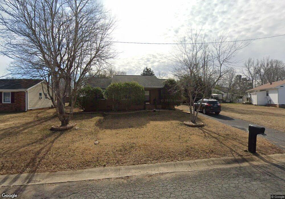 102 Queensgate Rd, Clover, SC 29710 - photo 1