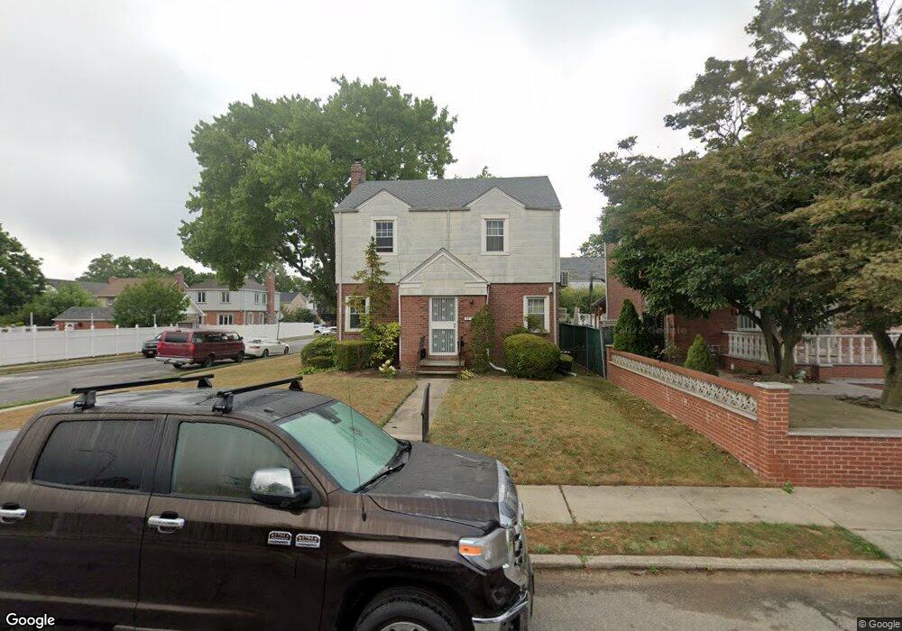 7603 175th St, Fresh Meadows, NY 11366 - photo 1