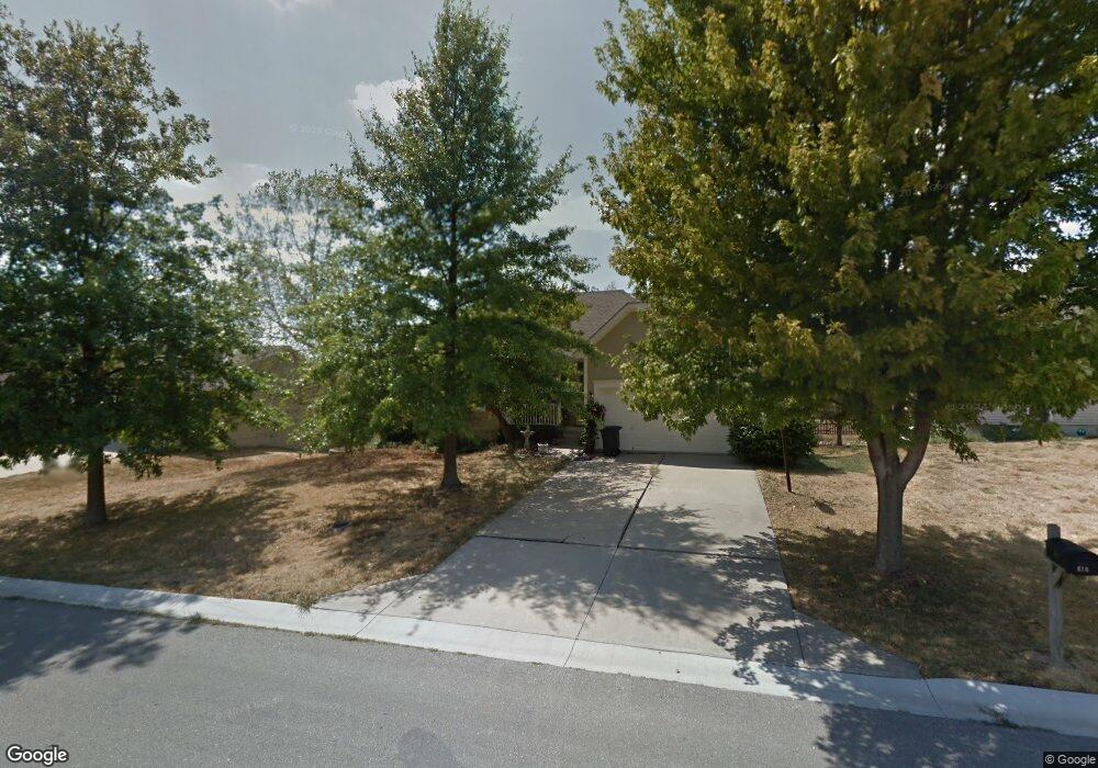 616 Meadow Ln, Raymore, MO 64083 - photo 1