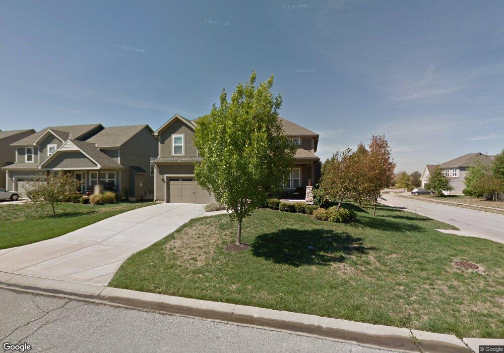 7126 Aminda Dr, Shawnee, KS 66227 - photo 1