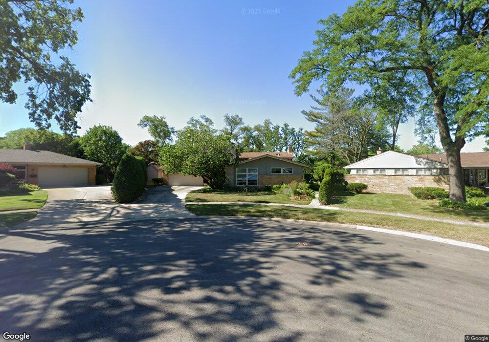 349 E Huntington Ln, Elmhurst, IL 60126 - photo 1