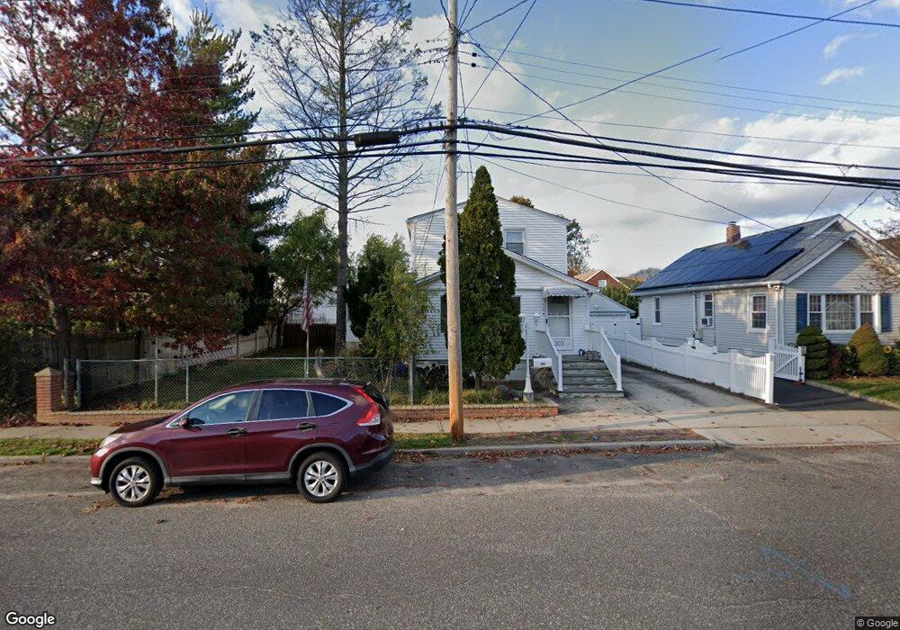 303 Oceanside Pkwy, Oceanside, NY 11572 - photo 1