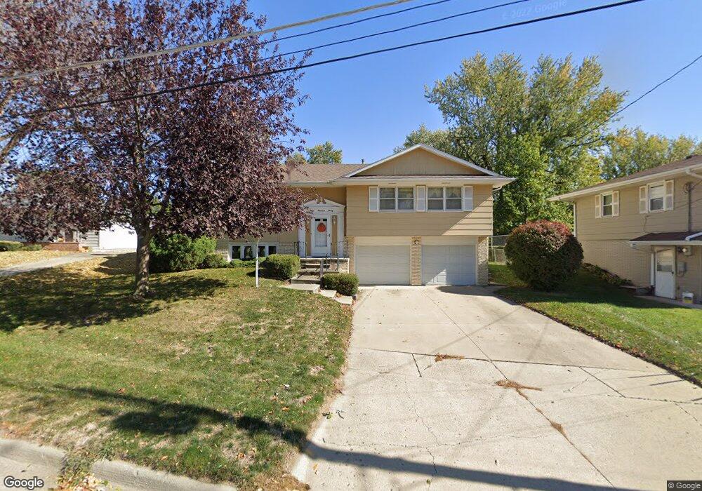 320 E 23rd St N, Newton, IA 50208 - photo 1