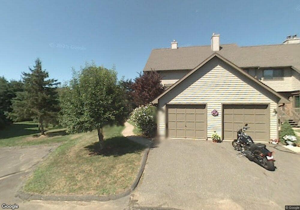 31 Fox Run Ct, Newington, CT 06111 - photo 1