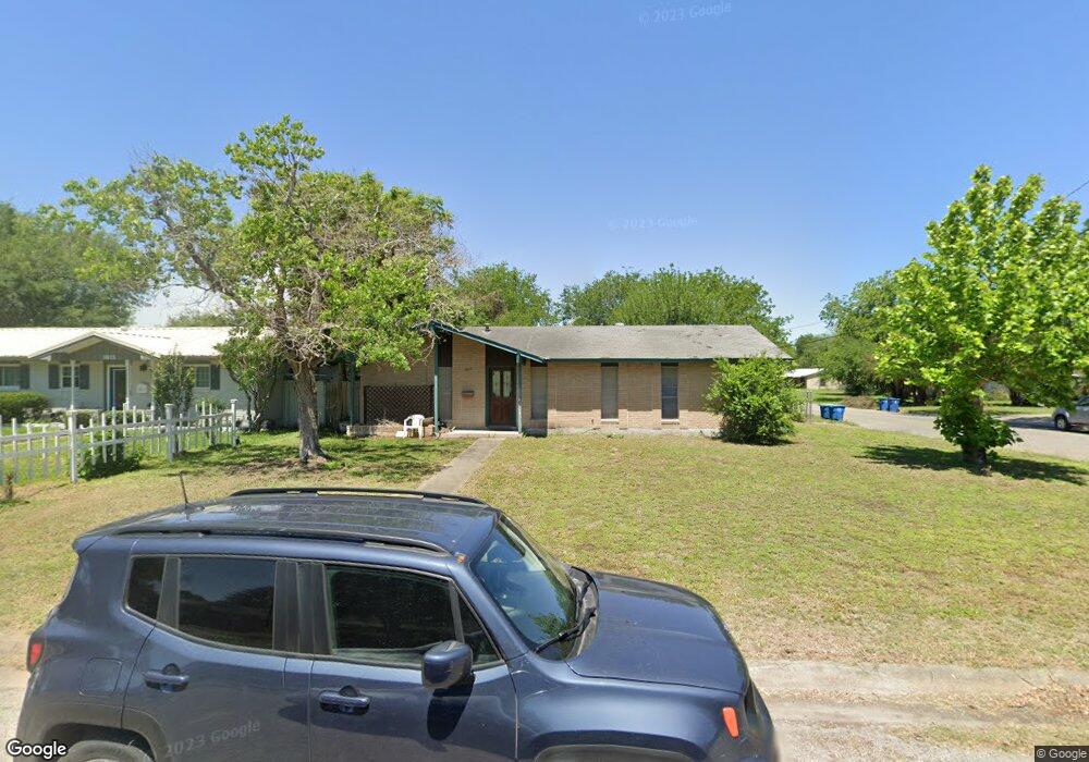 1017 E Fannin St, Beeville, TX 78102 - photo 1