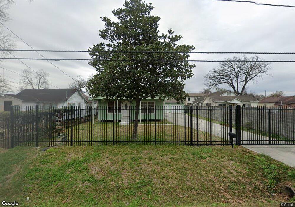 733 Eubanks St, Houston, TX 77022 - photo 1