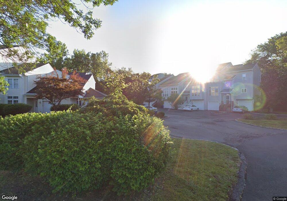 283 Silverbrook Rd unit 15, Orange, CT 06477 - photo 1